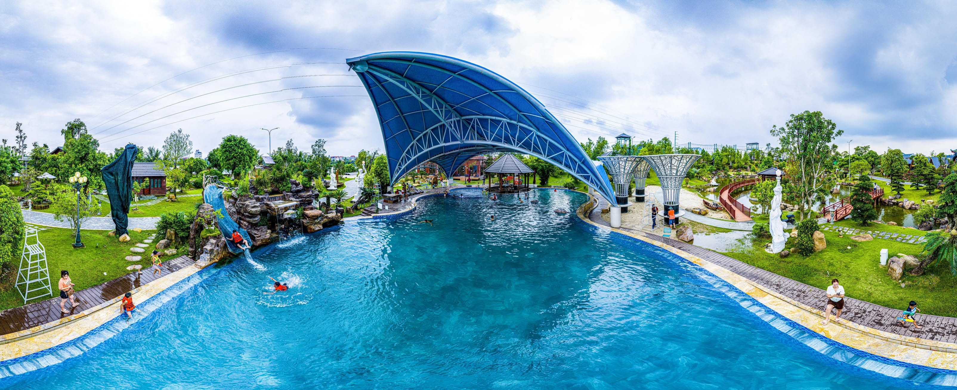 Thư Giãn Bên Hồ Bơi Tuyệt Đẹp